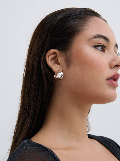Eddy Flat Huggie Earrings