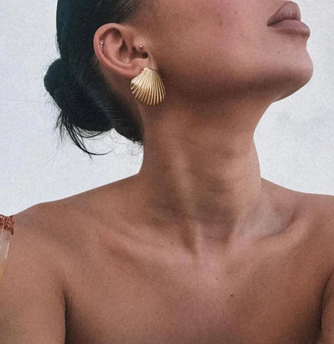 Love Her Eva Shell Earrings - Gold